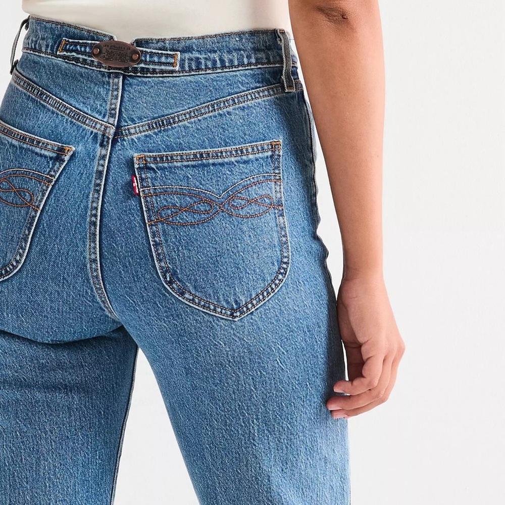 Levi’s Ribcage Western Jean - Picture 2 of 4